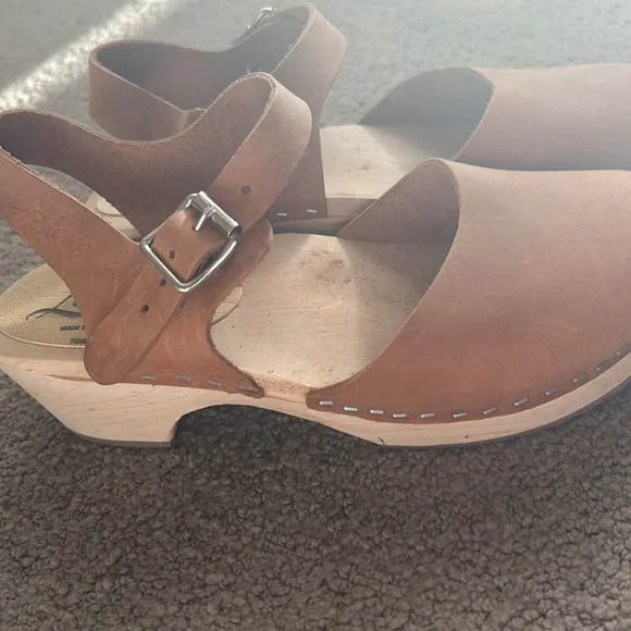 Clogs - Picture 3 of 4